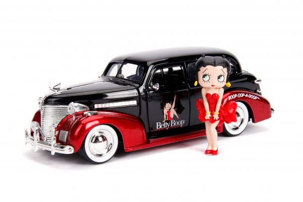 30695 - 1939 CHEVY MASTER DELUXE W/BETTY BOOP-HOLLYWOOD RIDES -1:24