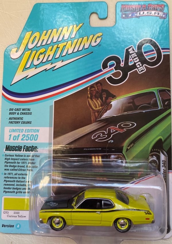 jlmc022a1 - 1971 PLYMOUTH DUSTER 340 - CURIOUS YELLOW - JOHNNY LIGHTNING MUSCLE CARS USA