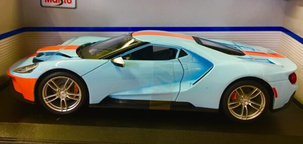 31384blor 2 - 2019 FORD GT - BABY BLUE/ORANGE (GULF COLORS) IN 1:18 SCALE BY MAISTO