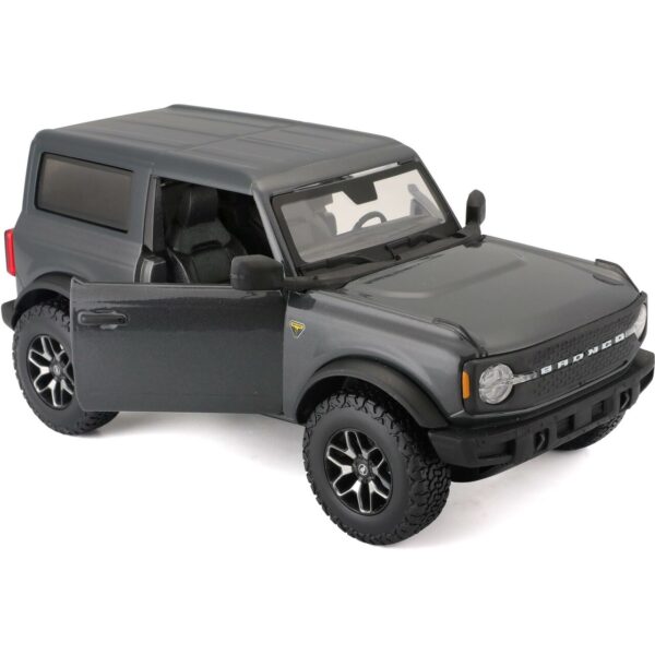 31530 2 - 2021 FORD BRONCO BADLANDS - 2 DOOR IN 1:24 SCALE BY MAISTO