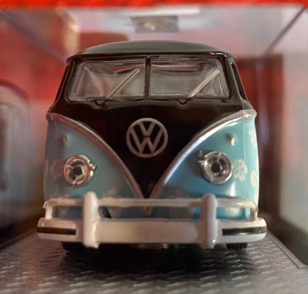 img 3617 - 1959 VW Microbus Deluxe U.S.A. Model – Blue "Aloha"