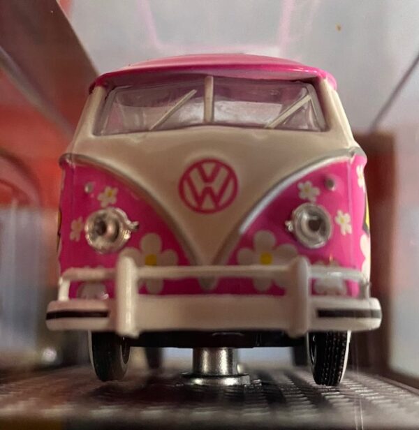 img 3621 - 1959 VW Microbus Deluxe U.S.A. Model – Pink "Flower Power"