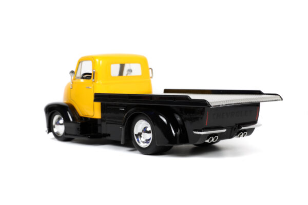 justtrucks 124withrack 1947fordcoe highwaydrag glossywhiteblack 33030 05 scaled - 1952 CHEVROLET COE - YELLOW - BLACK BY JADA WITH TIRE RACK