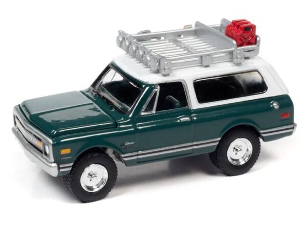 jlsp220b1 - 1969 Chevrolet Blazer (Dark Green w/White Roof) 2004 Hummer H2 (White/Black/Gray Urban Camo Wrap)