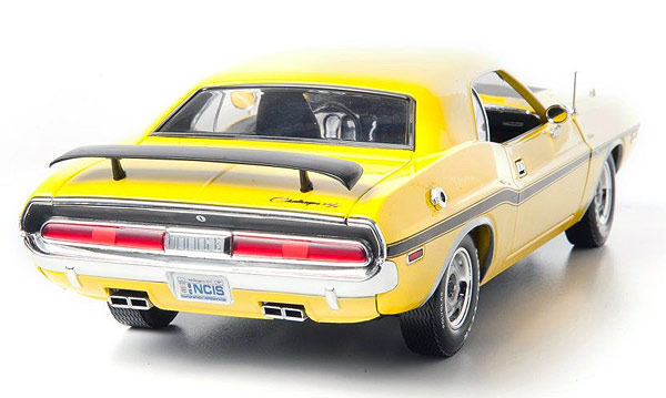 v2 12845 - 1970 Dodge Challenger R/T in Yellow with Black Stripe - NCIS (TV Series, 2003-Current)