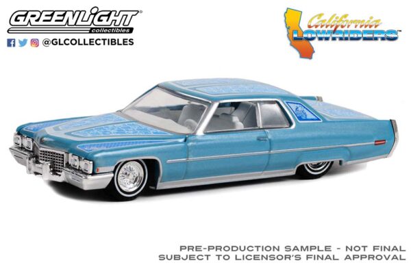 63030 e - 1972 Cadillac Coupe deVille in Custom Light Blue 