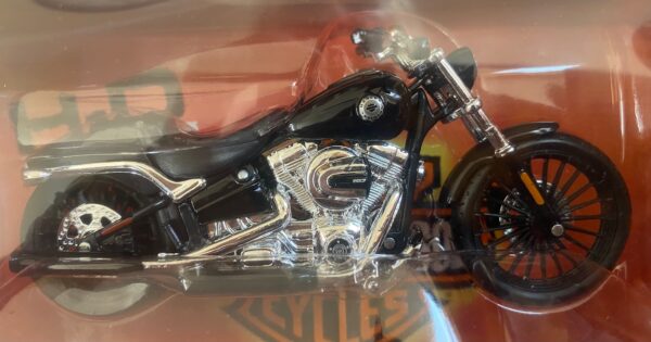31360 35 1 - 2016 HARLEY DAVDISON BREAKOUT MOTORCYCLE - GLOSS BLACK