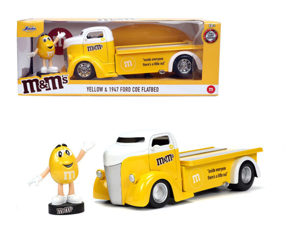 33425 - 1947 Ford COE Flatbed With Yellow M&M Figure – Mar’s Candy – Hollywood Rides