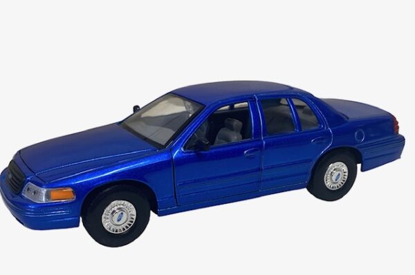 22082bl - 1999 FORD CROWN VICTORIA - 1:27 SCALE BY WELLY - NO BOX - BLUE