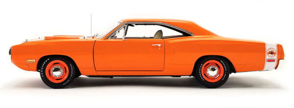 18956 2 - 1970 Dodge Coronet Super Bee in Go Mango