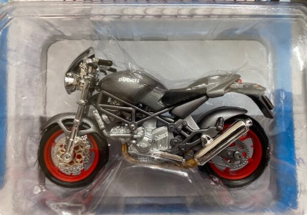 35300 4 - DUCATI MOTORCYCLE IN 1:18 SCALE
