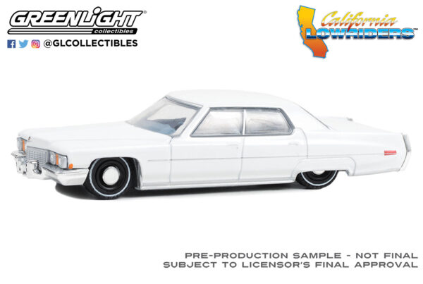 63040 d - 1972 Cadillac Sedan deVille in Cotillion White 