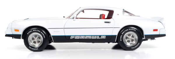 1318b - 1977 Pontiac Firebird Formula - Cameo White