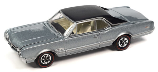 awsp132b - 1966 Oldsmobile 442 in Silver Mist Poly with Flat Black Roof