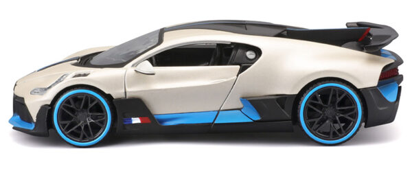v2 31526mwt - Bugatti DIVO in Metallic White