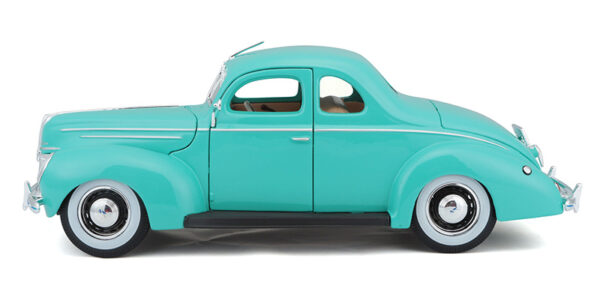 31180gr2 - 1939 Ford Deluxe Coupe in Mint Green
