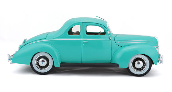 31180gr3 - 1939 Ford Deluxe Coupe in Mint Green