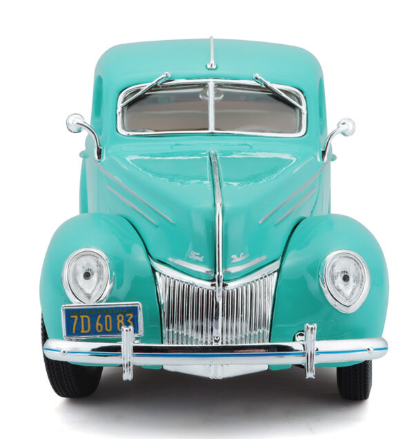 31180gr4 - 1939 Ford Deluxe Coupe in Mint Green