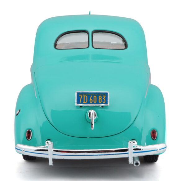 31180gr5 - 1939 Ford Deluxe Coupe in Mint Green