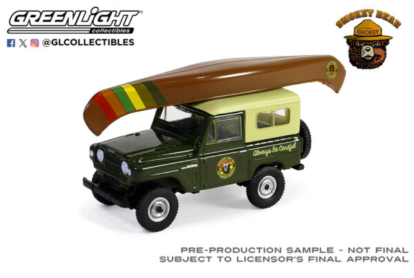 38060 f 1 - 1980 Nissan Patrol with Canoe on Roof