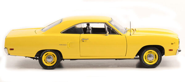 v2 18971 - 1970 Plymouth Road Runner in Lemon Twist with Black Interior